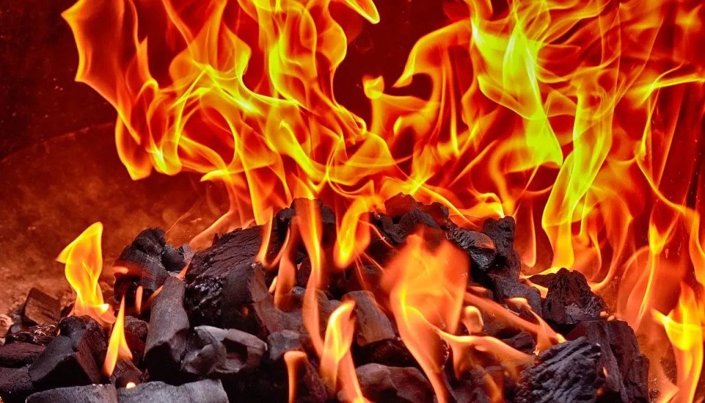 Seeing fire in dream is good or bad omen?